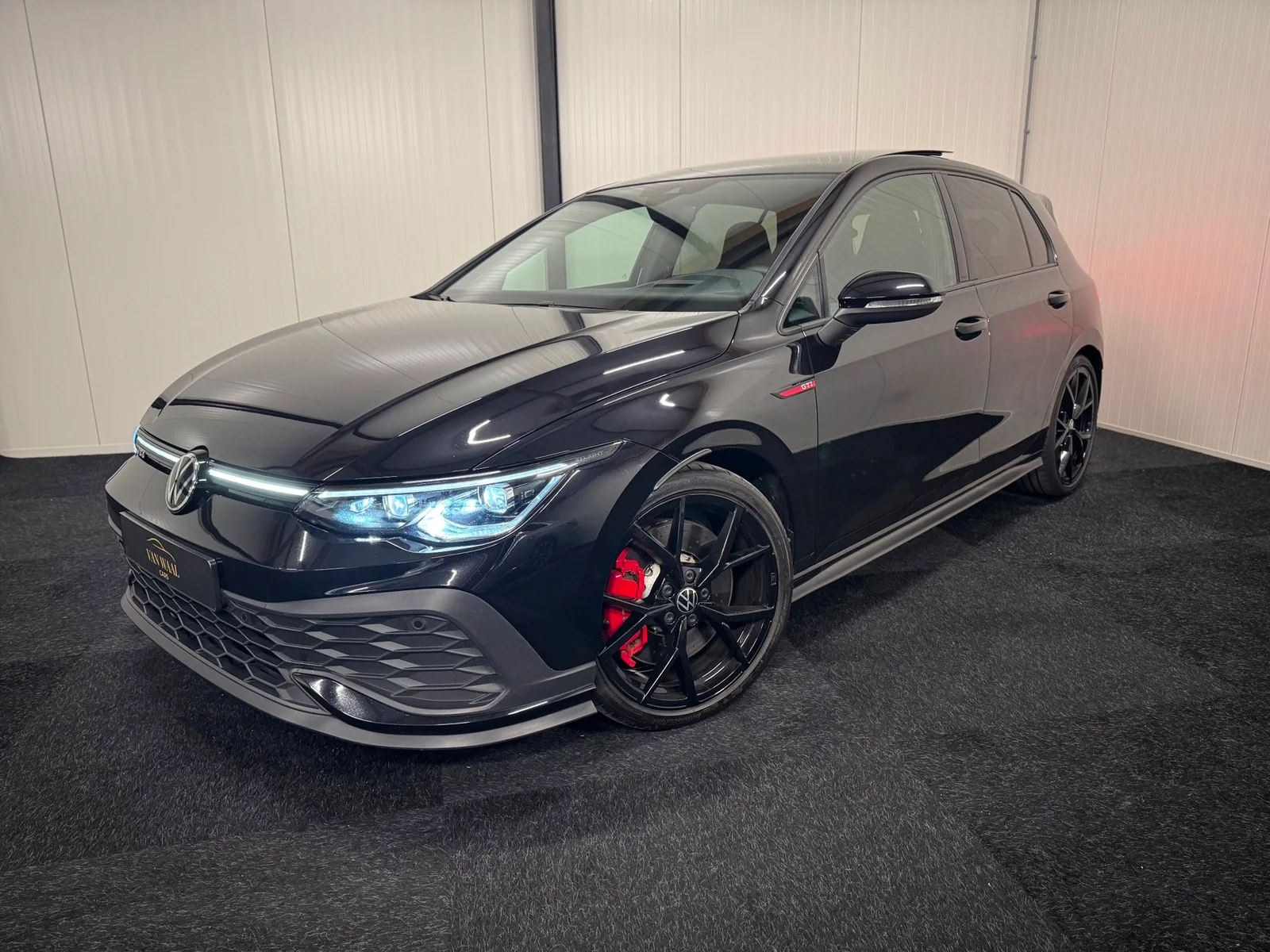 Volkswagen Golf (2023) — foto 1