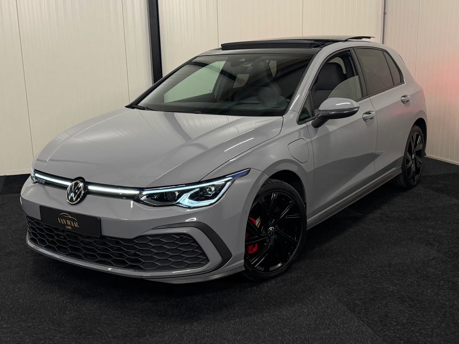 Volkswagen Golf (2022) — foto 1