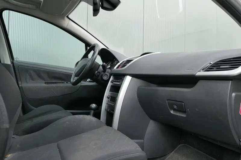 Peugeot 207 (2007)