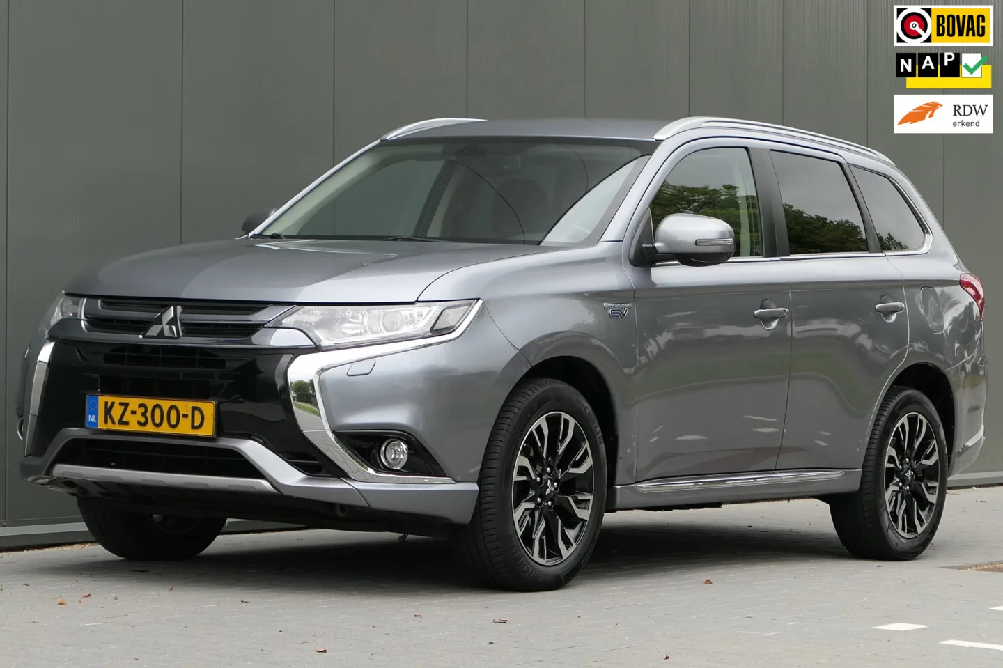 Mitsubishi Outlander (2016) — foto 1