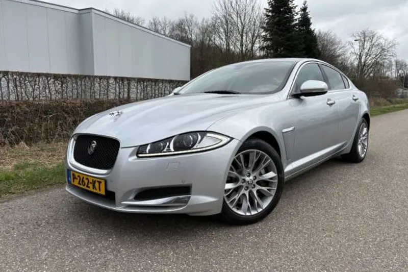 Jaguar XF (2012)