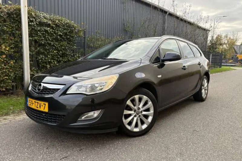 Opel Astra (2012)