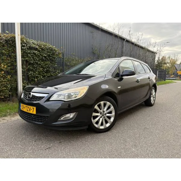 Opel Astra (2012) — foto 1