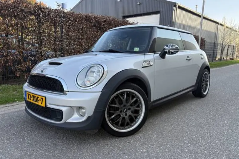 MINI Cooper S (2012)