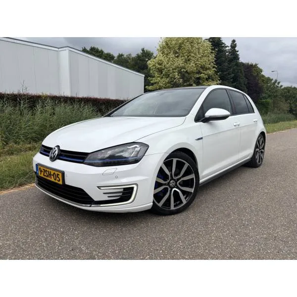 Volkswagen Golf (2015) — foto 1