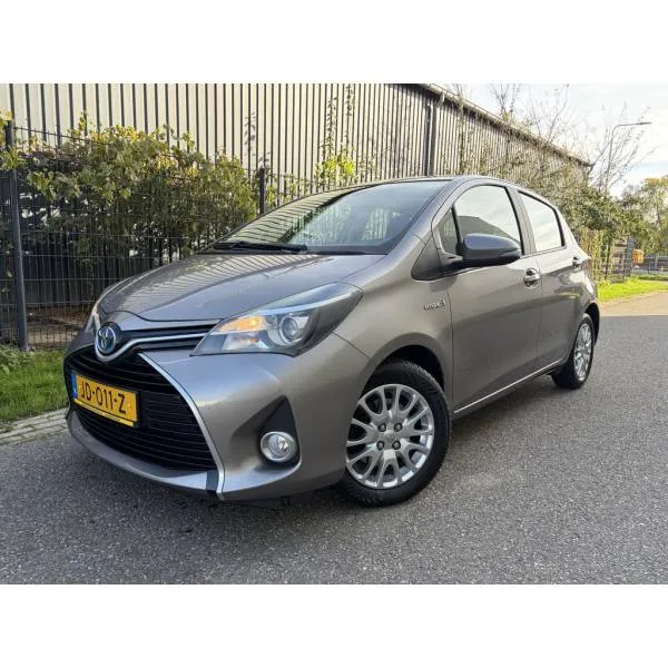 Toyota Yaris (2015) — foto 1