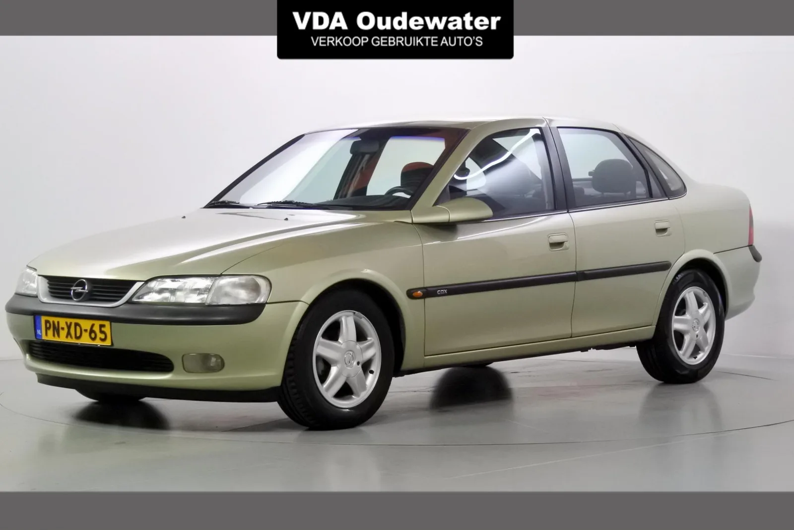 Opel Vectra (1996) — foto 1