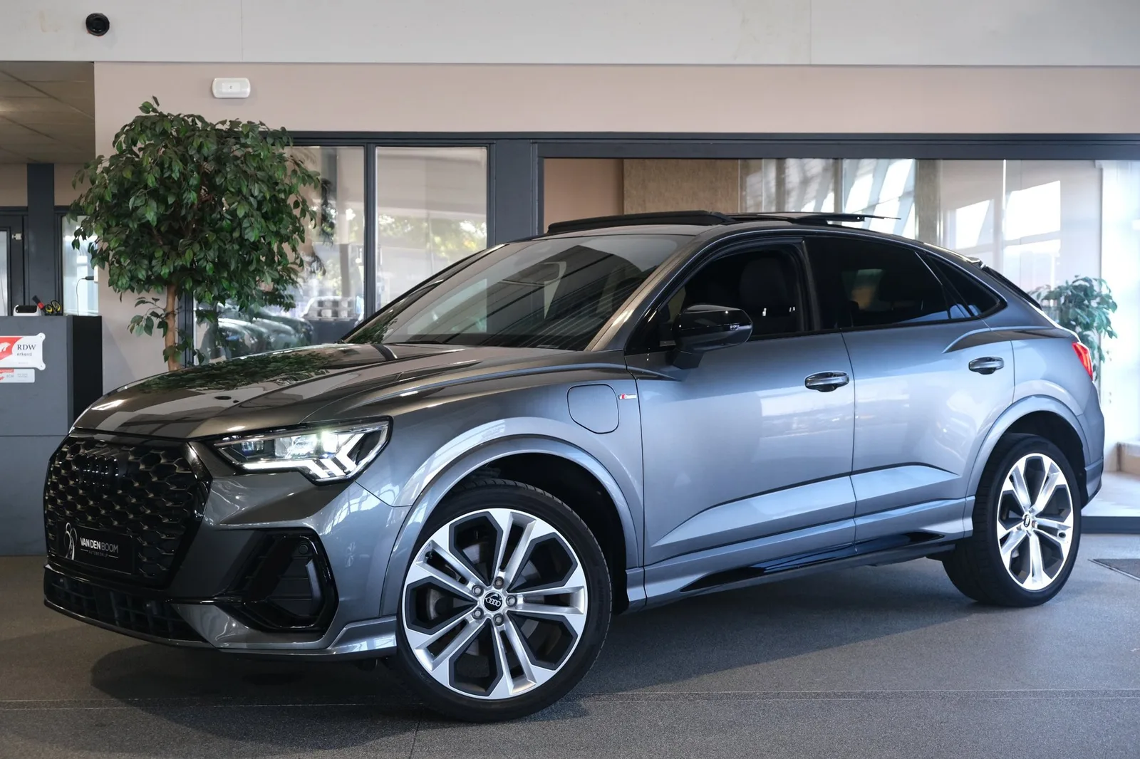 Audi Q3 Sportback (2023) — foto 1