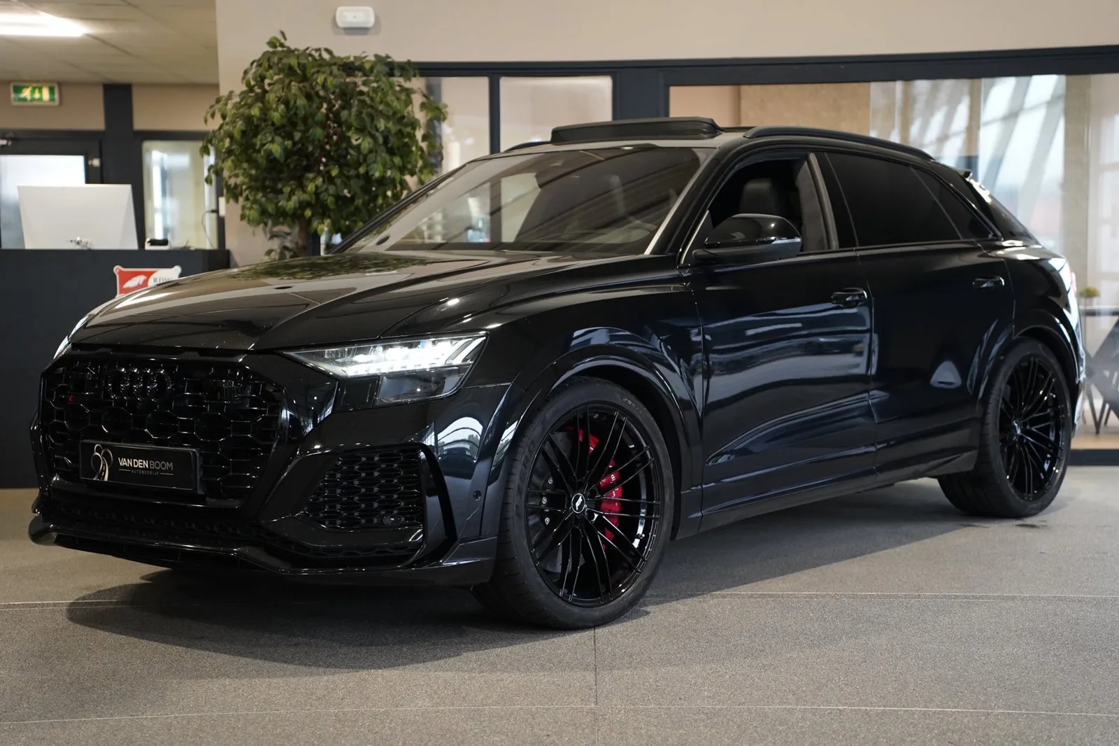 Audi RS Q8 (2022) — foto 1