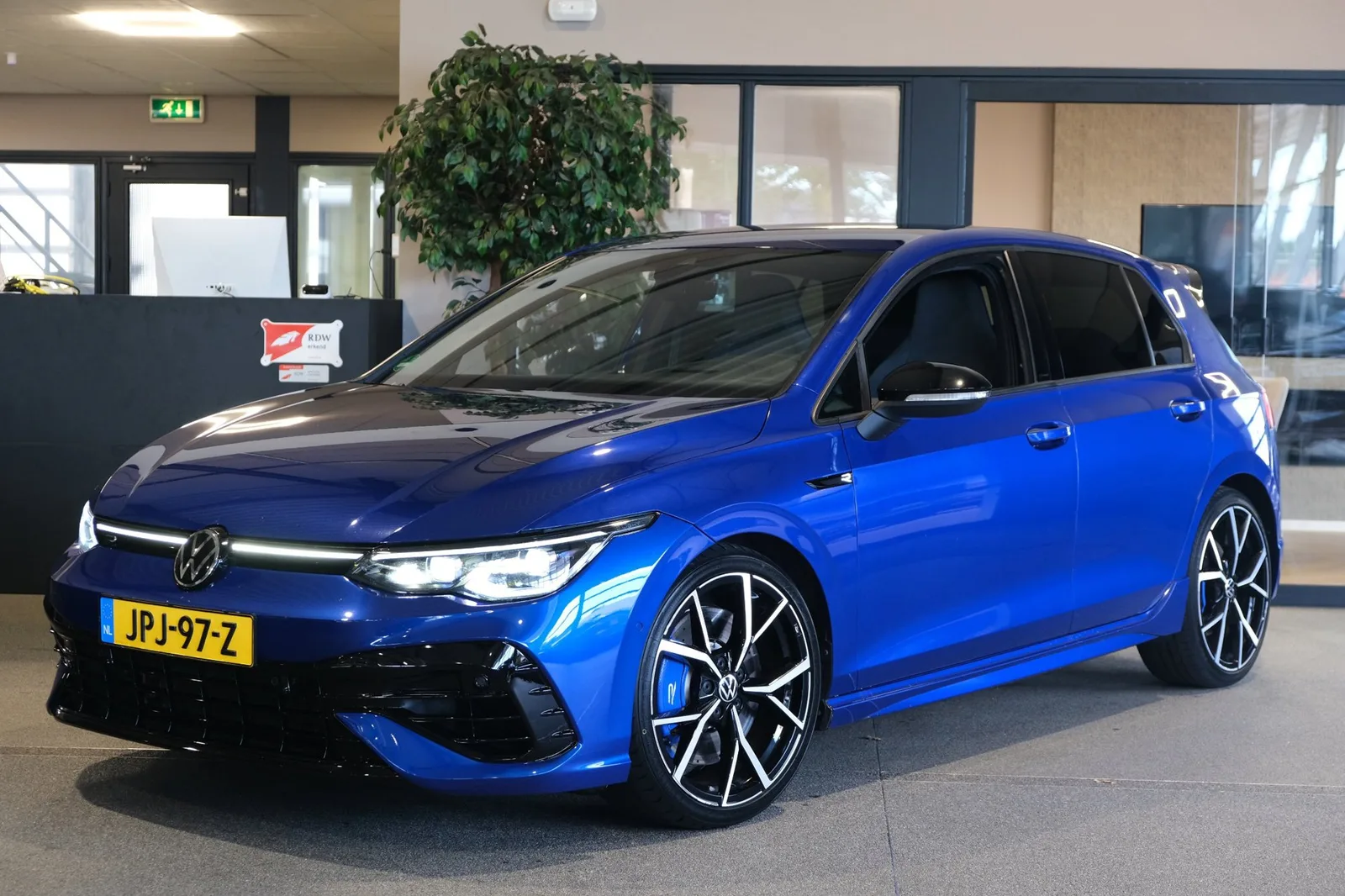 Volkswagen Golf (2021) — foto 1