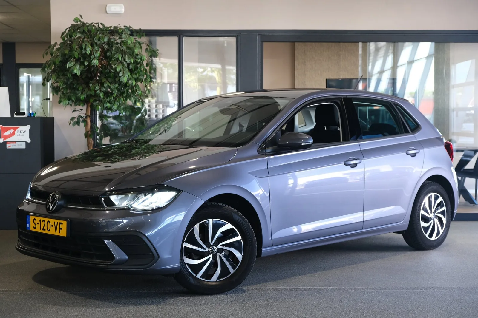Volkswagen Polo (2023) — foto 1