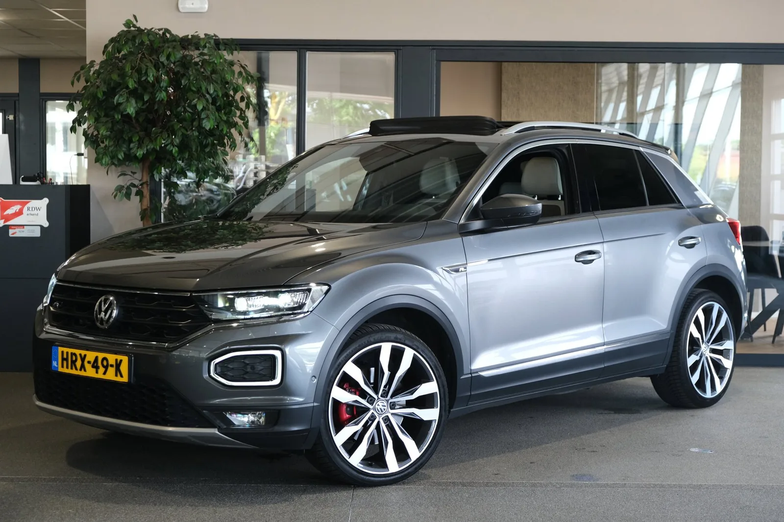 Volkswagen T-Roc (2018) — foto 1