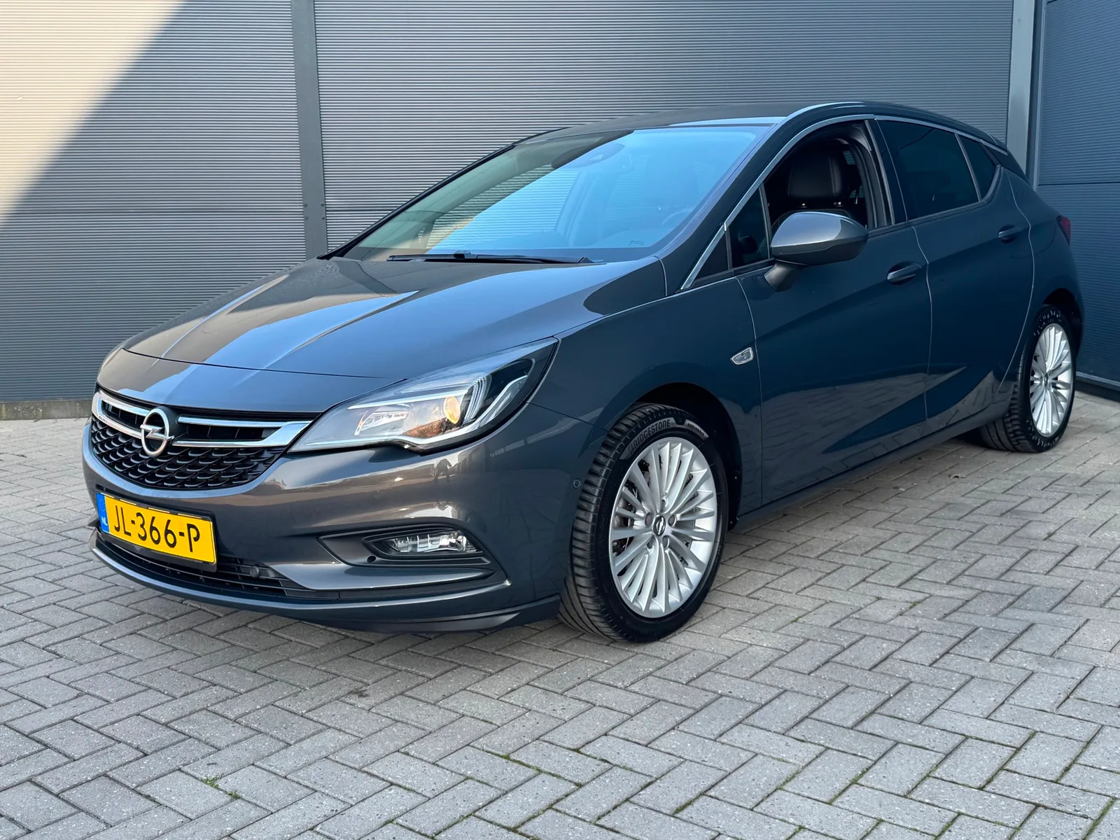 Opel Astra (2016) — foto 1