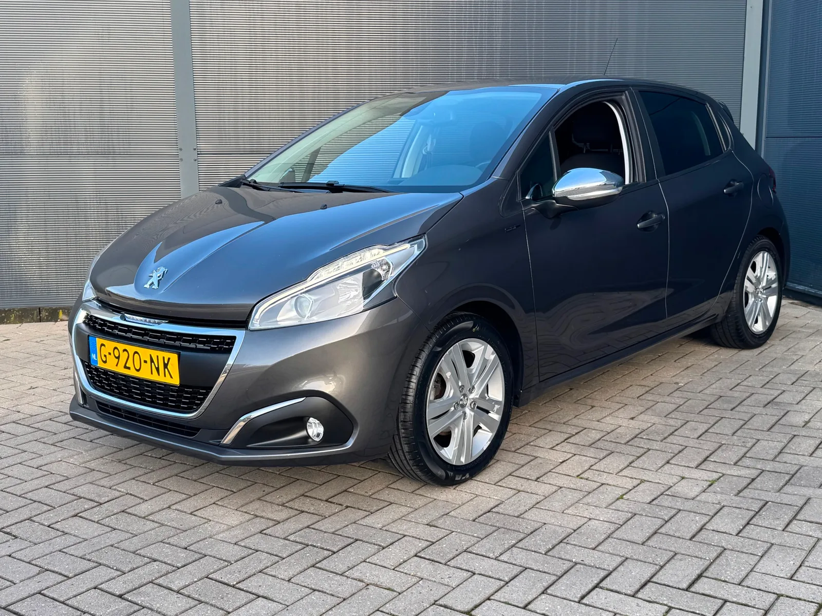 Peugeot 208 (2019) — foto 1