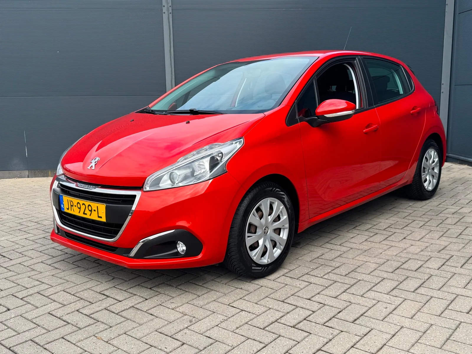Peugeot 208 (2016) — foto 1