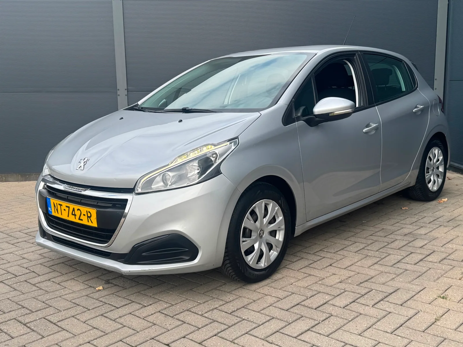 Peugeot 208 (2017) — foto 1