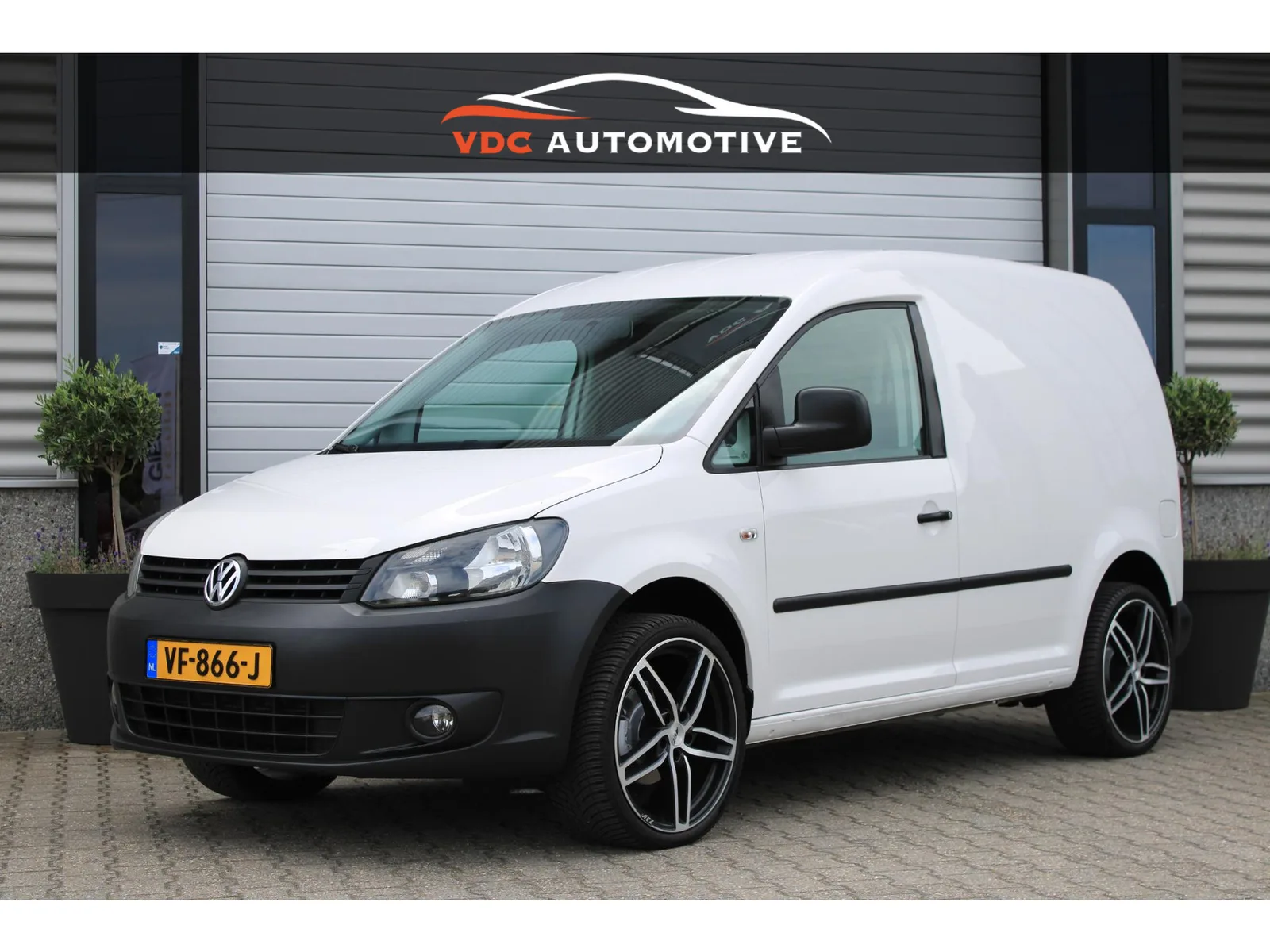 Volkswagen Caddy (2013) — foto 1