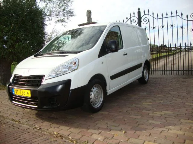 Peugeot Expert (2016) — foto 1