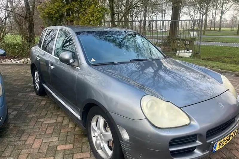 Porsche Cayenne (2004)