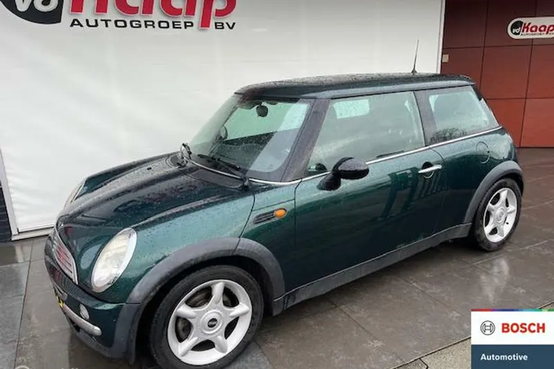MINI Cooper (2004)