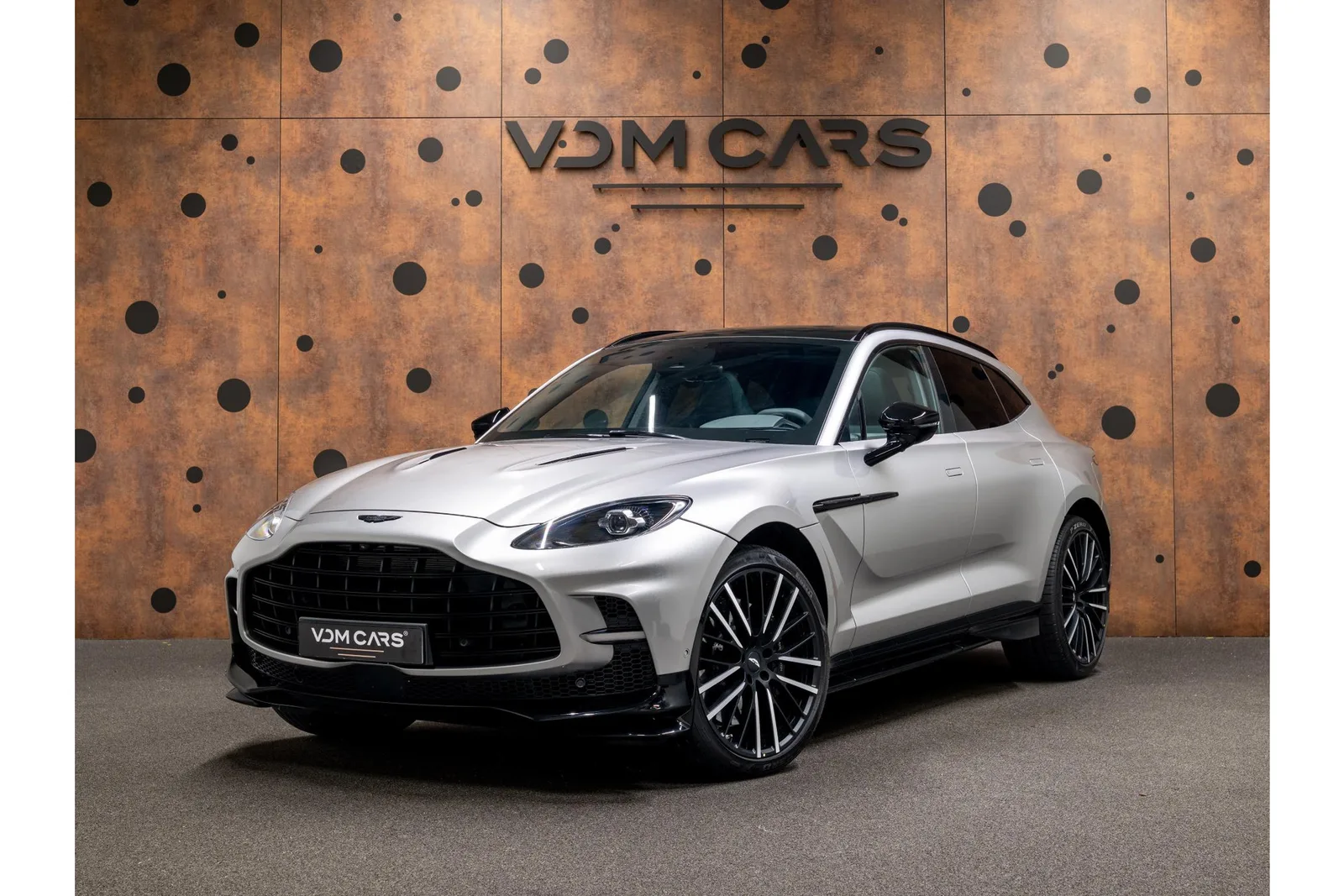 Aston Martin Dbx (2025) — foto 1