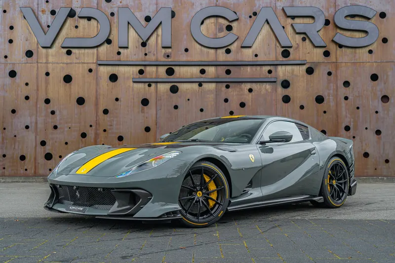 Ferrari 812 Competizione (2022)