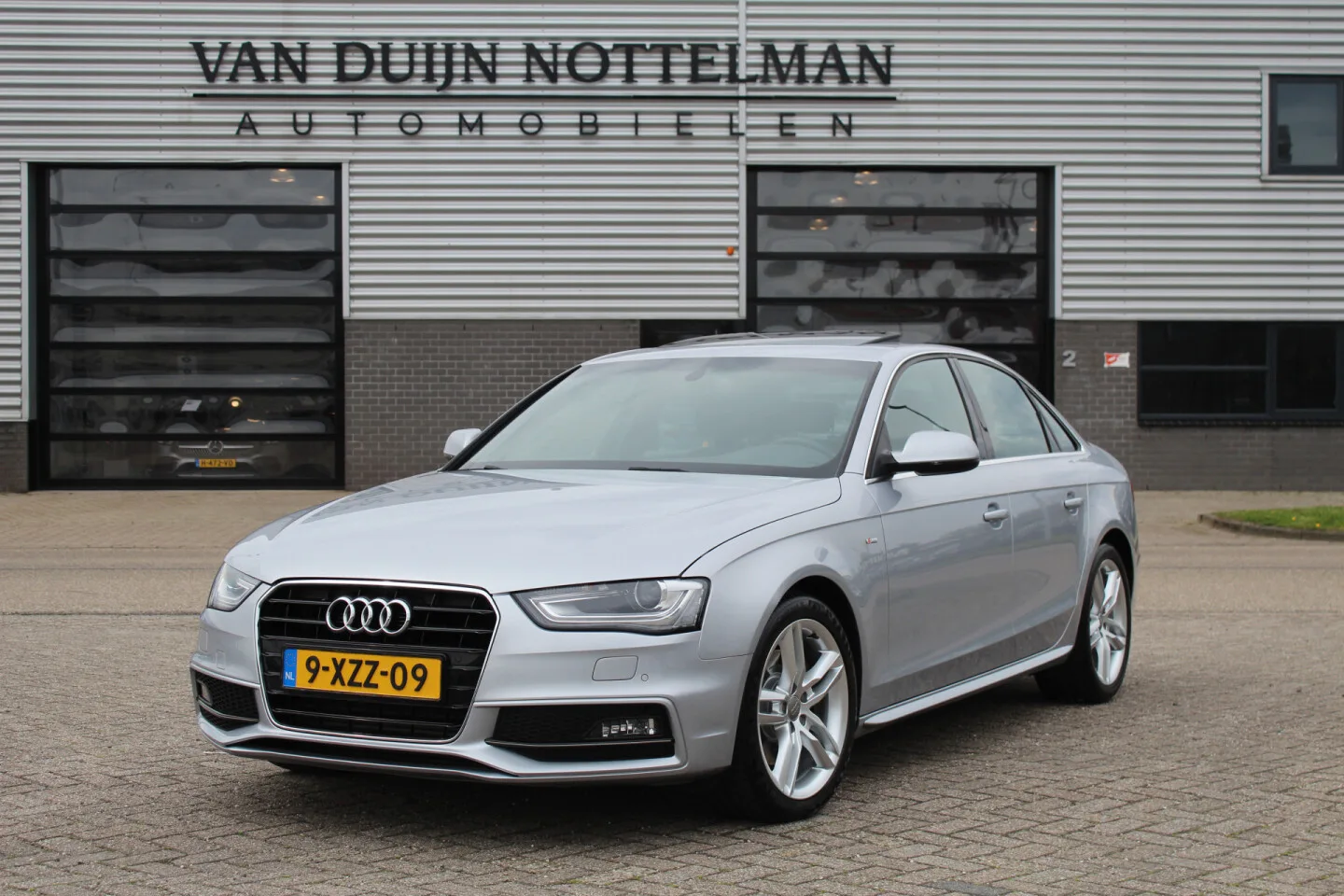 Audi A4 (2015) — foto 1