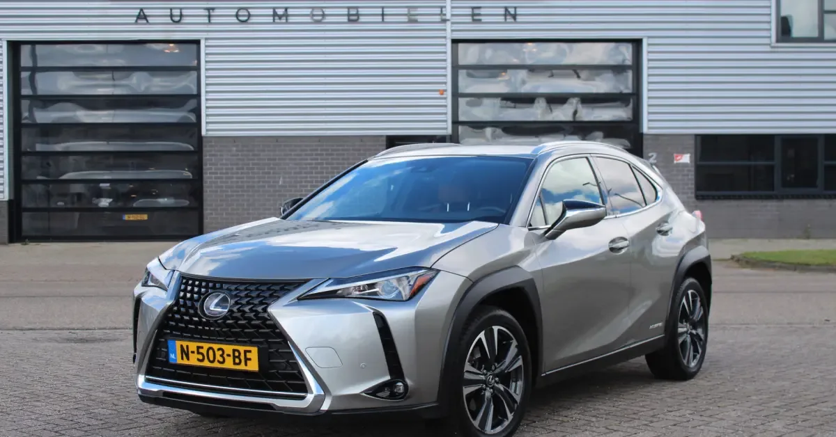 Lexus UX (2019) — foto 1