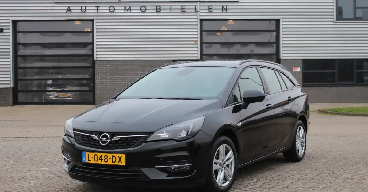 Opel Astra (2021) — foto 1