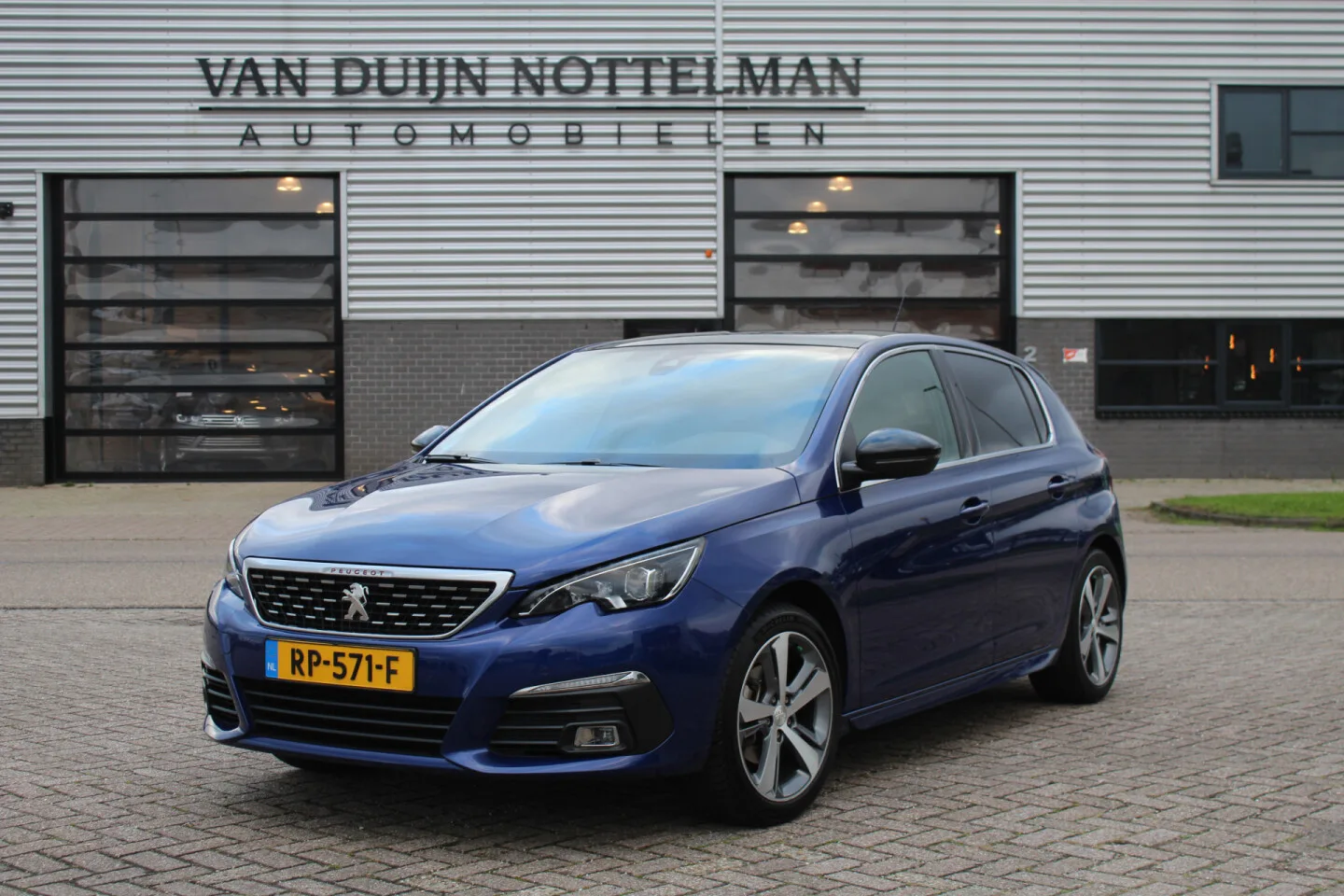 Peugeot 308 (2018) — foto 1