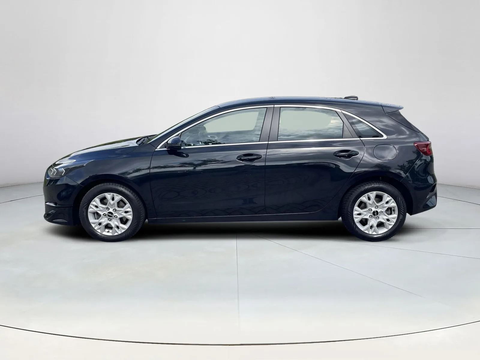 Kia Ceed (2023) — foto 1