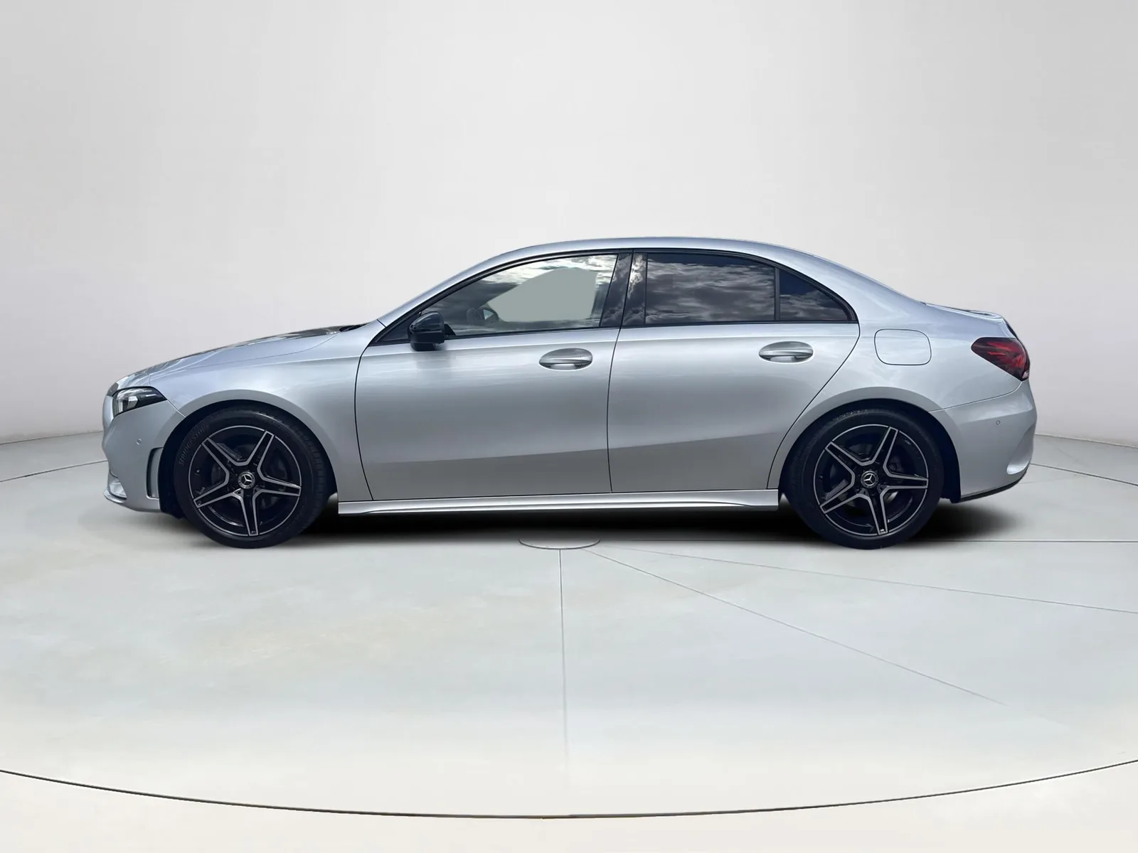 Mercedes-Benz A-Klasse (2019) — foto 1