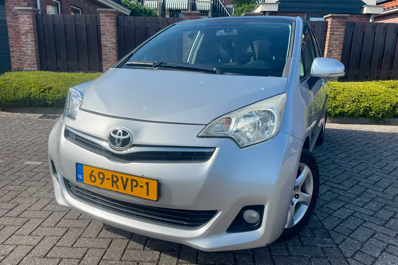 Toyota Verso-S (2011)