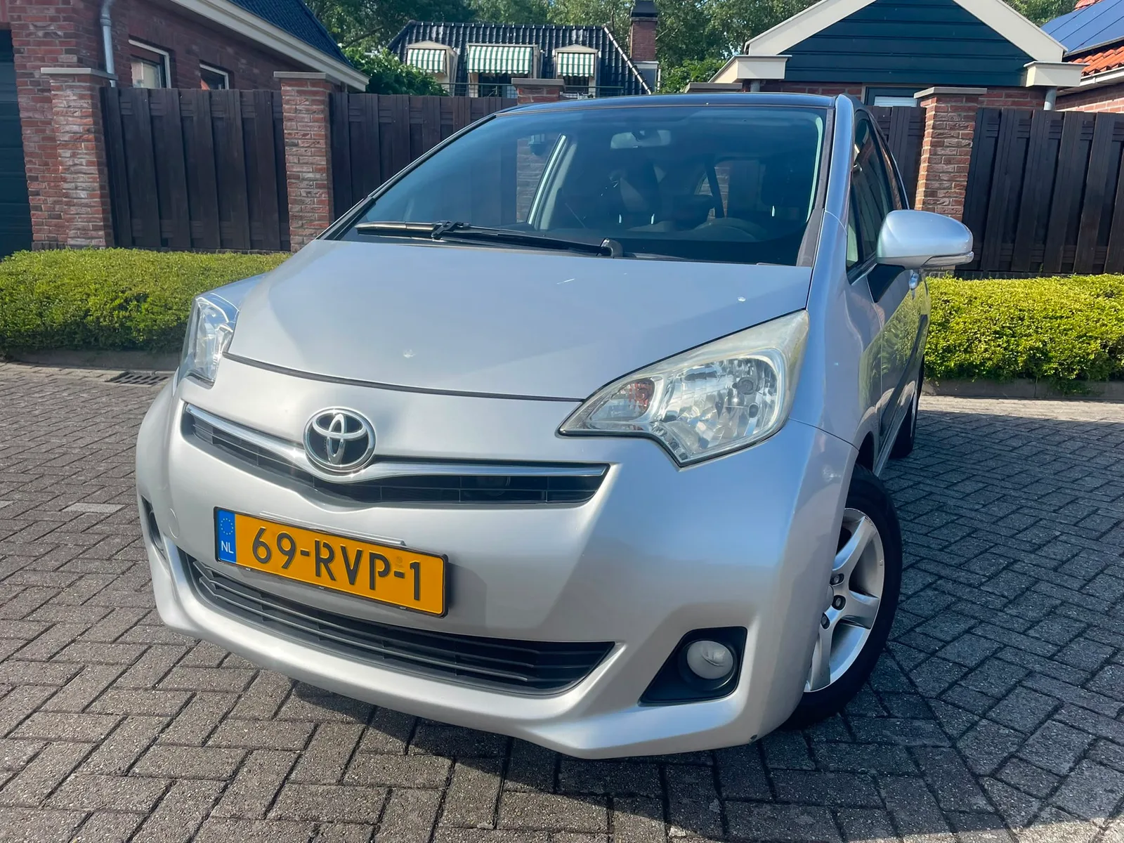 Toyota Verso-S (2011) — foto 1