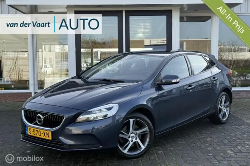 Volvo V40 (2023)