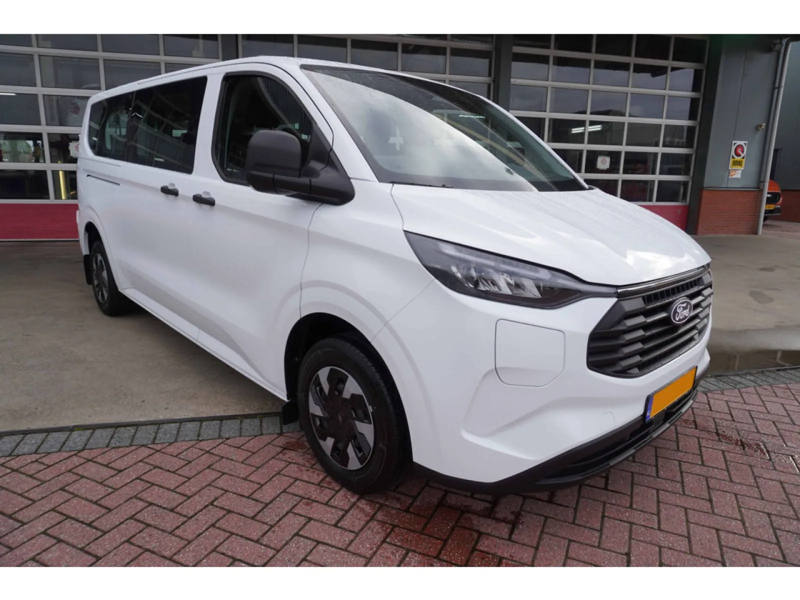 Ford Transit Custom (2025) — foto 1