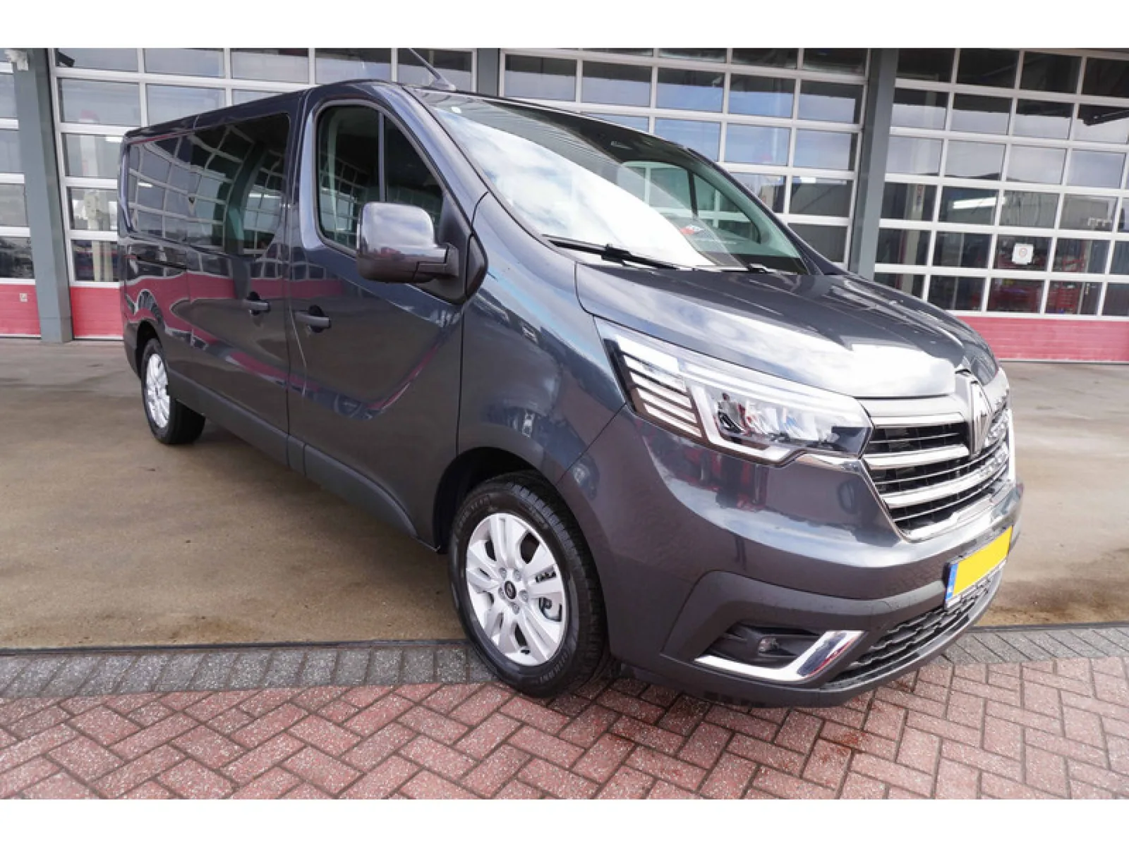 Renault Trafic (2024) — foto 1