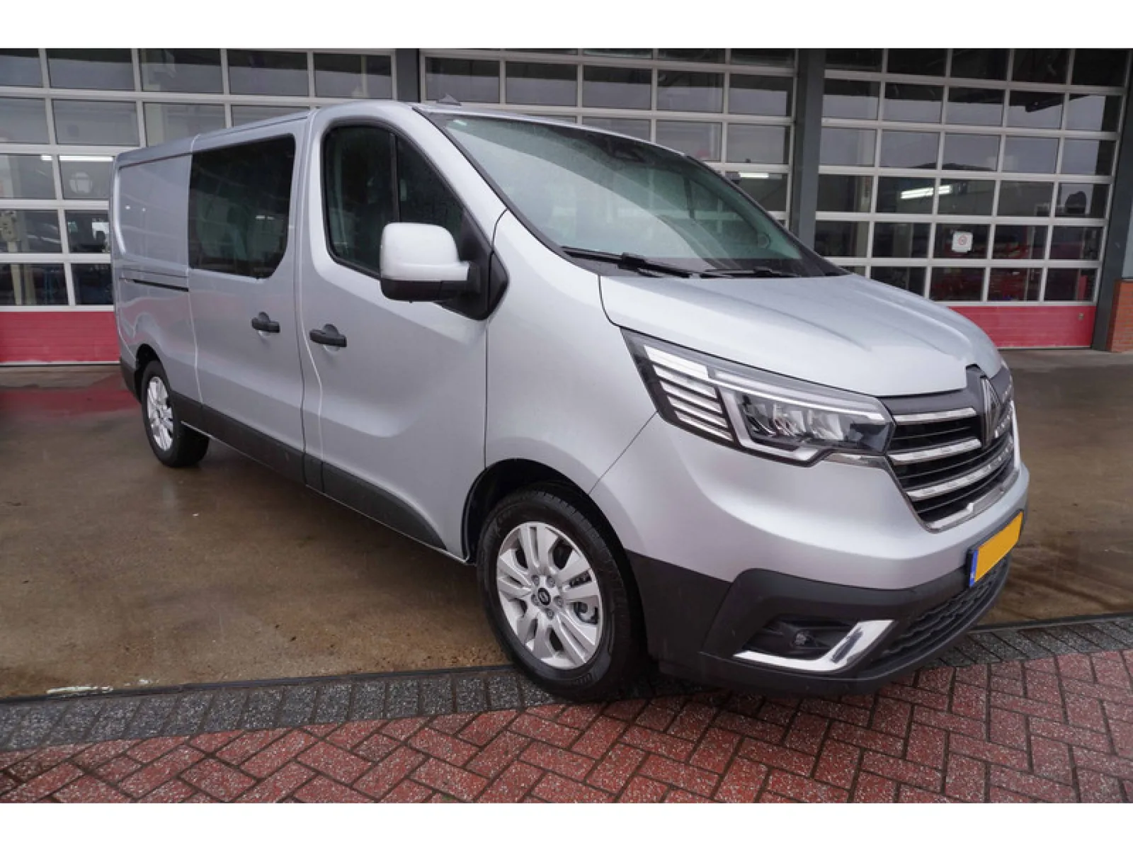 Renault Trafic (2024) — foto 1