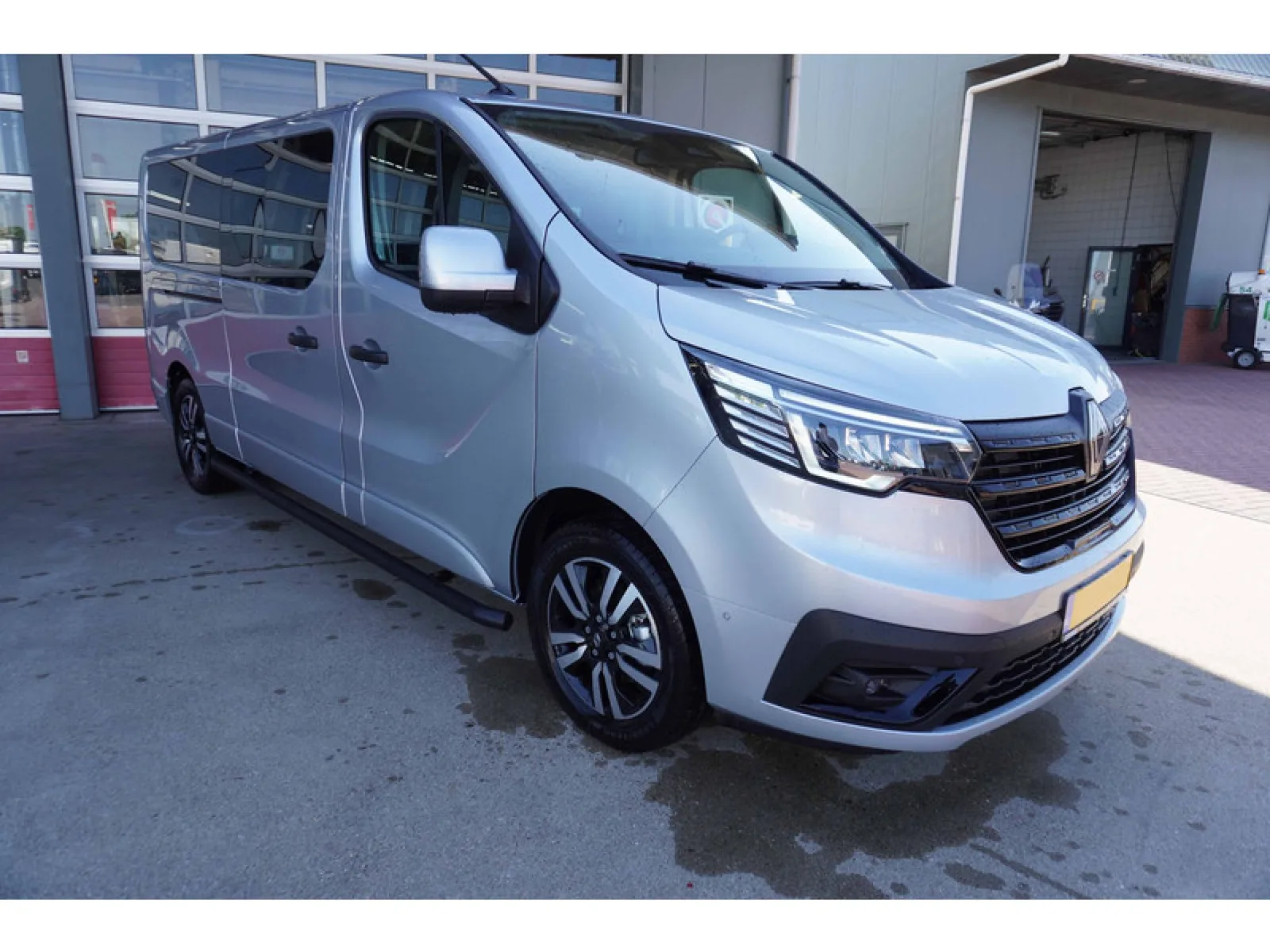 Renault Trafic (2024) — foto 1