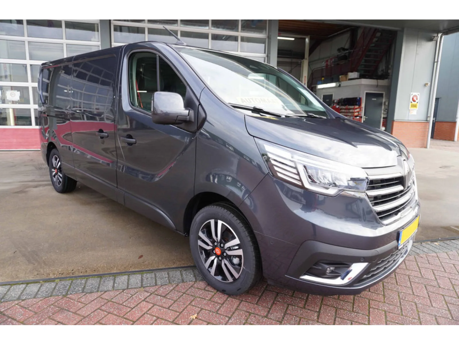 Renault Trafic (2024) — foto 1