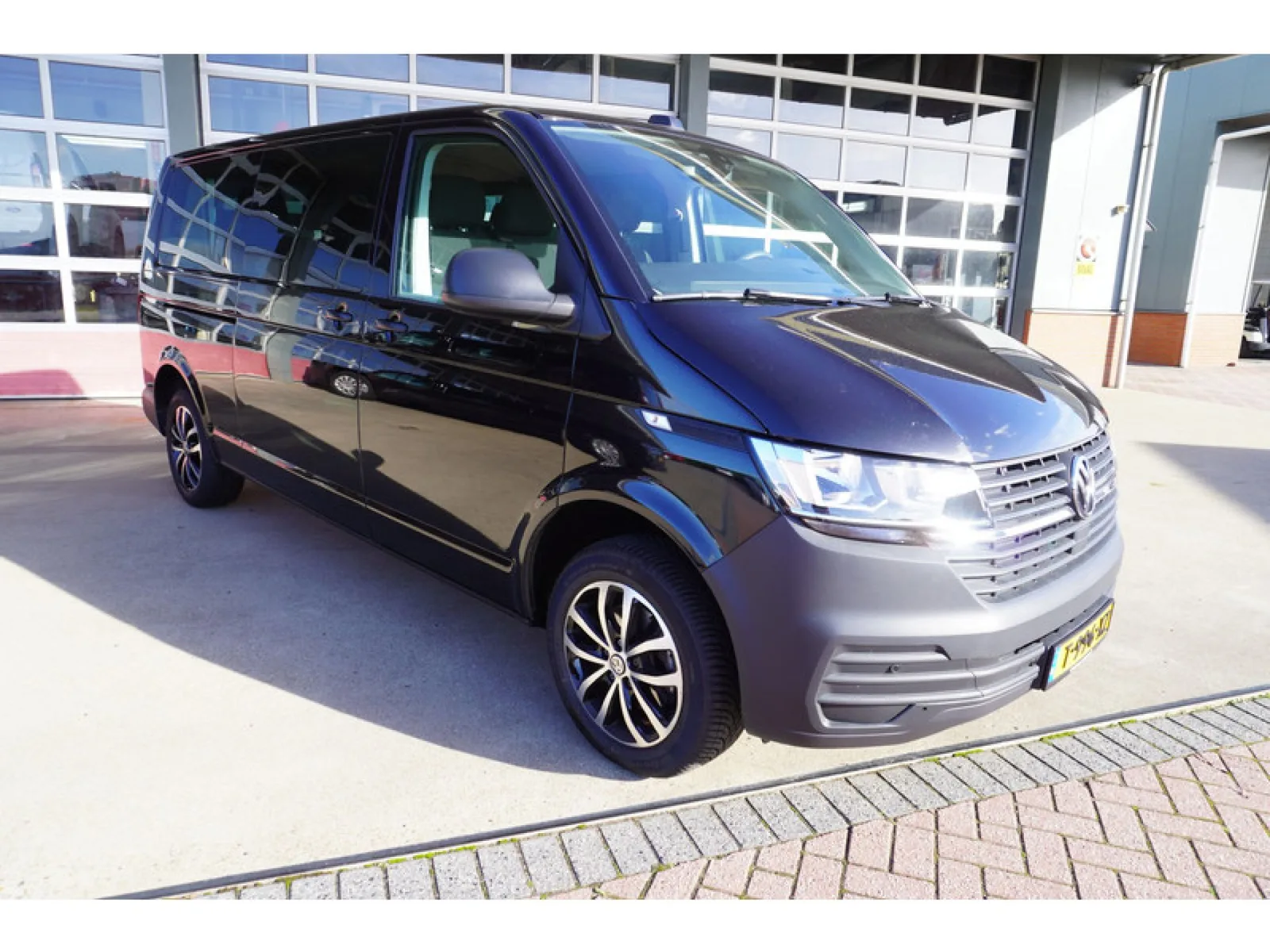 Volkswagen Transporter (2022) — foto 1