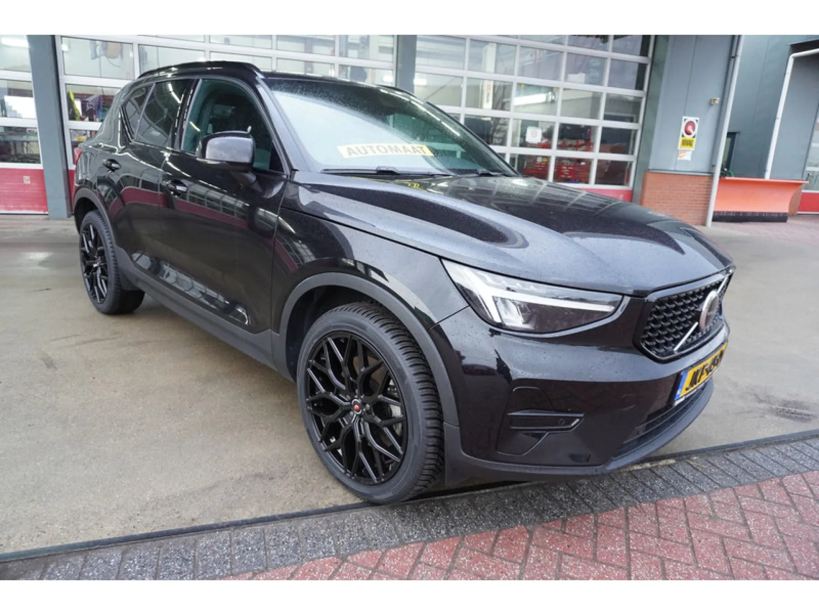 Volvo XC40 (2023) — foto 1