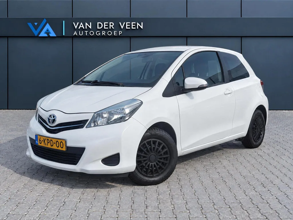 Toyota Yaris (2013) — foto 1