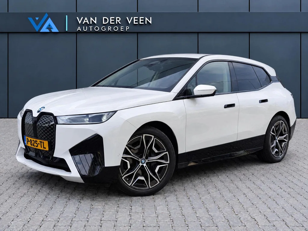 BMW iX (2022) — foto 1