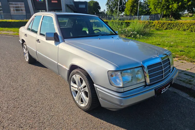 Mercedes-Benz 200-500 (1992)