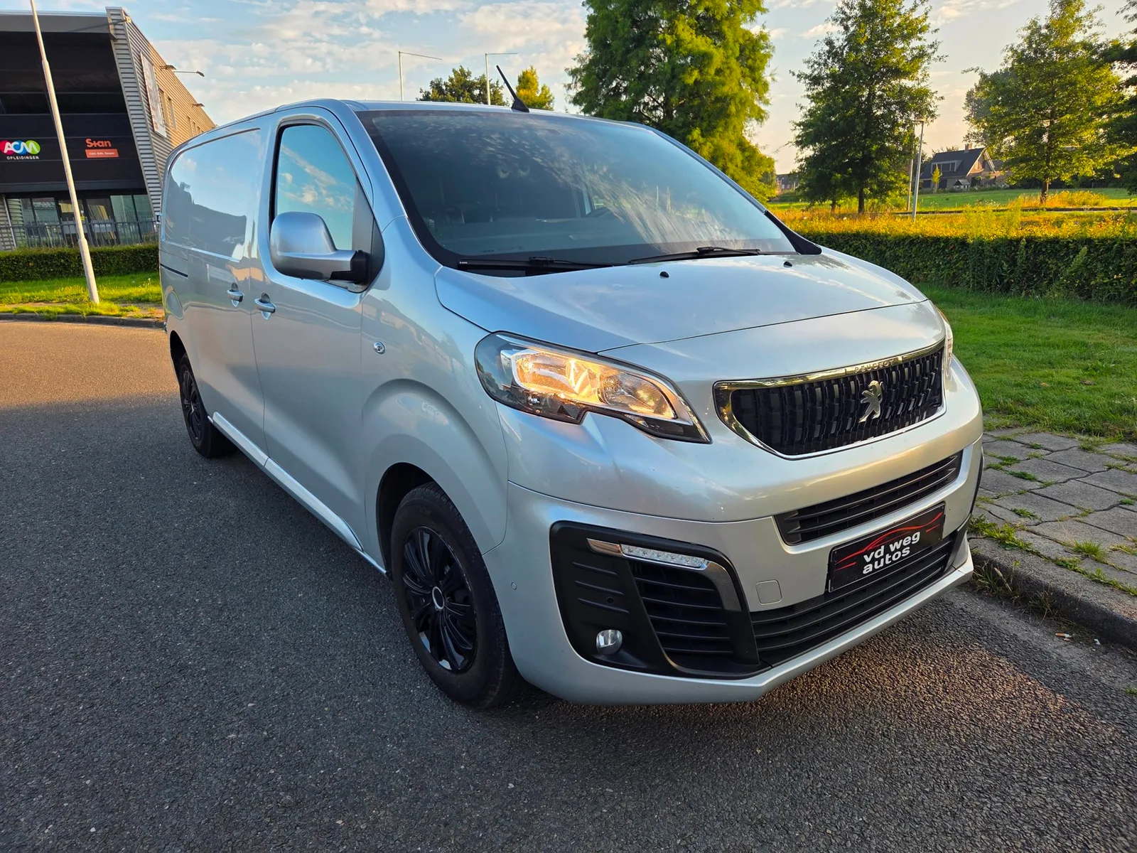 Peugeot Expert (2016) — foto 1