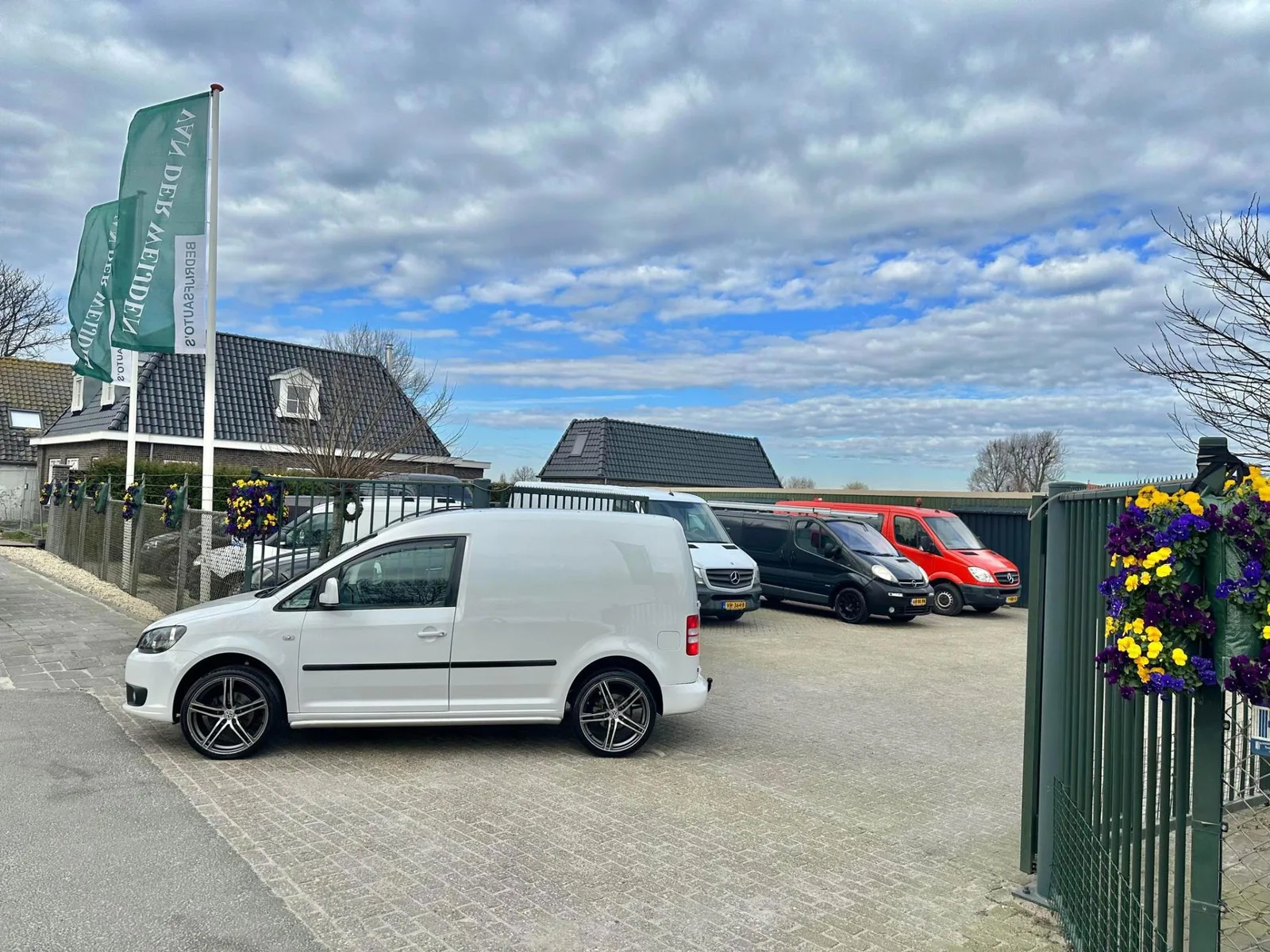 Volkswagen Caddy (2015) — foto 1