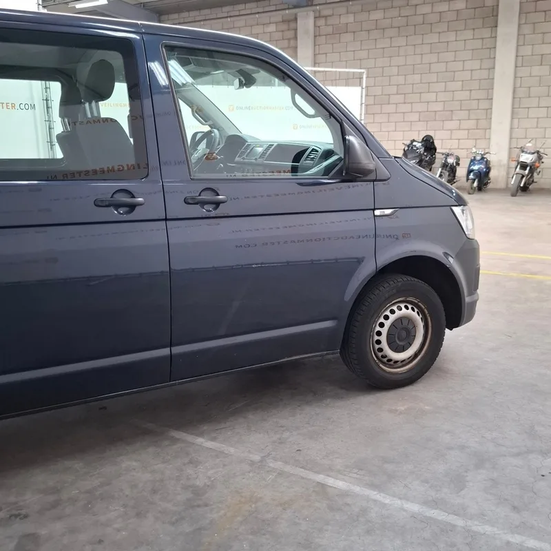 Volkswagen Transporter (2015) — foto 1