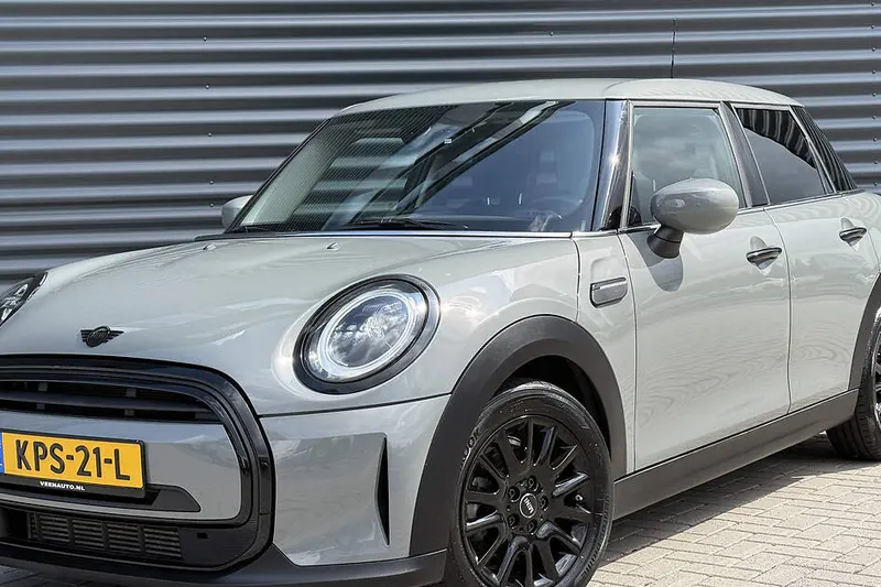 MINI One (2021)