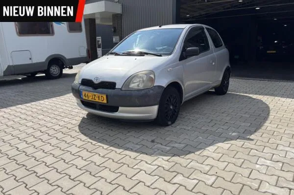 Toyota Yaris (2002) — foto 1